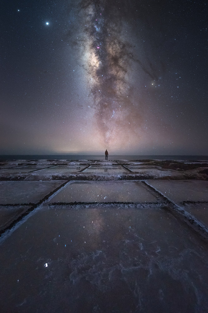 Vertical Milky Way aligned with the Salinas de Fuencaliente (La Palma, Spain) by Pablo Ruiz García