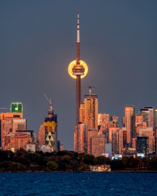 Canada, Toronto, CN Tower by Eddie Chan