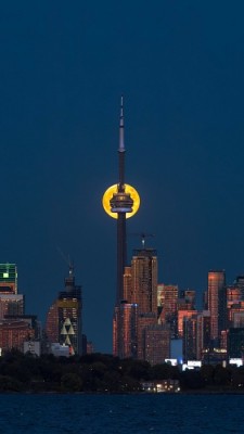 Canada, Toronto, CN Tower by Varad Thalnerkar