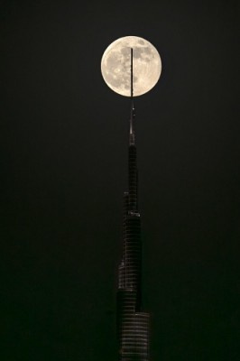 UAE, Dubai, Burj Khalifa by Sumit Guri